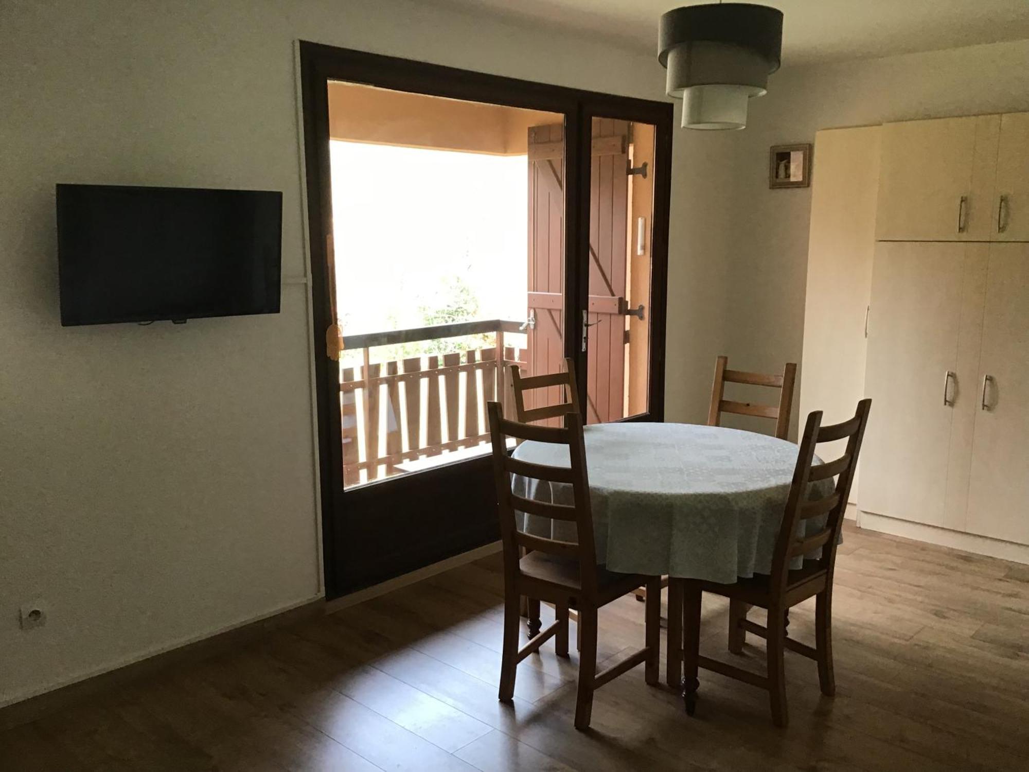 Apartment Avec Terrasse Et Garage Ferme *